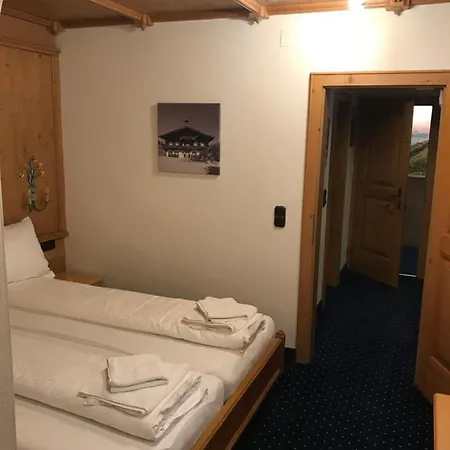 Daire Brenners Dorfstube *